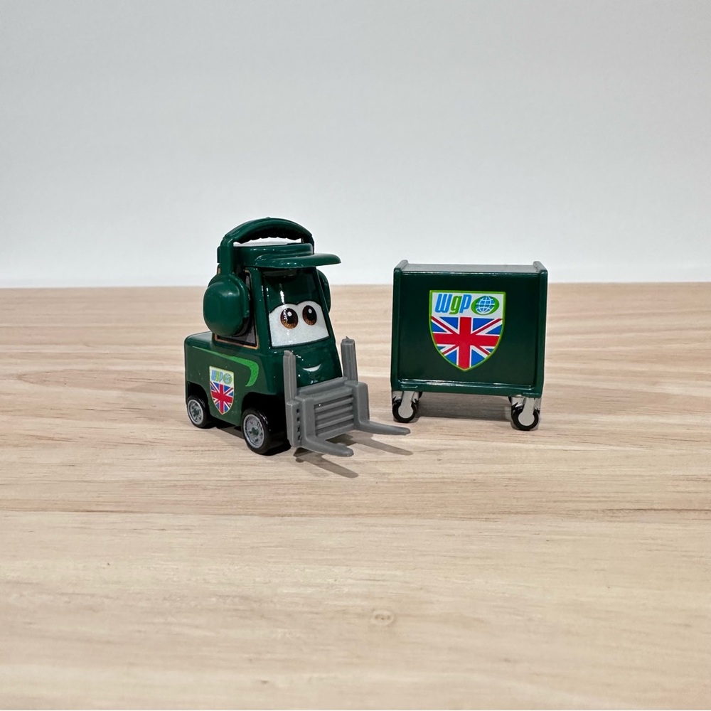 Disney Pixar Cars 2 Diecast Nick Pit-Tire Pitty